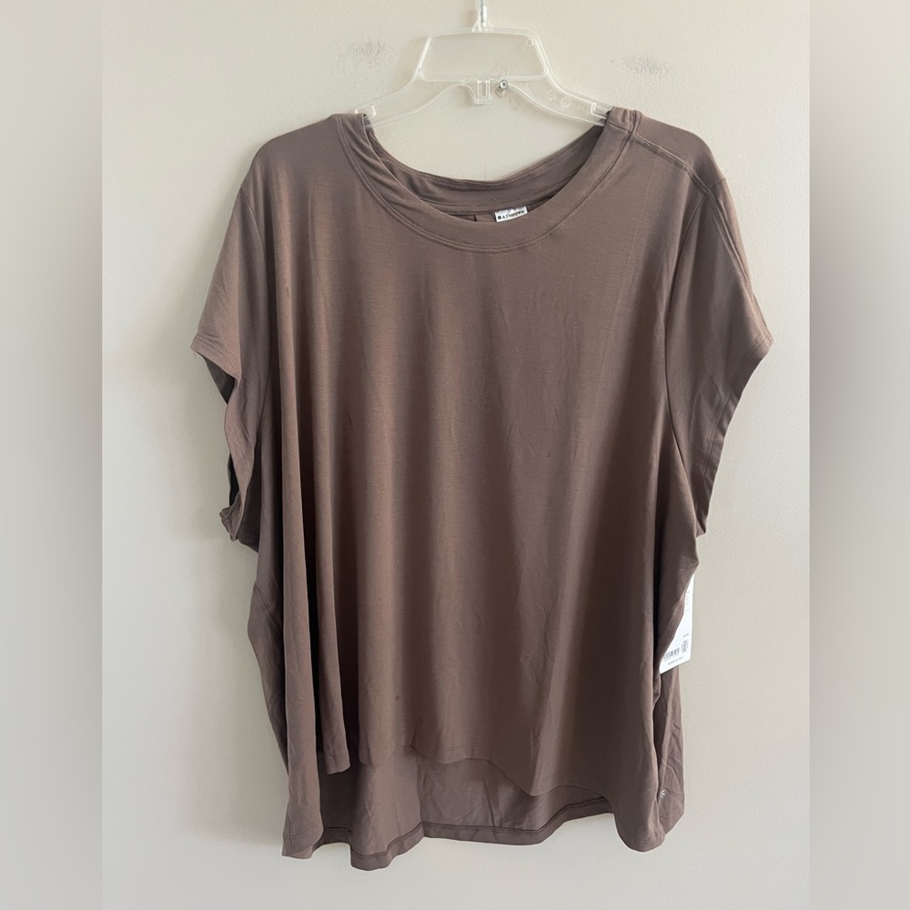 NWT-Athleta With Ease Tee Shirt, Size 2X